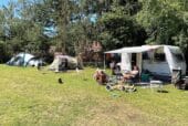 Pasen_Onscaravanneke_gezin op de camping