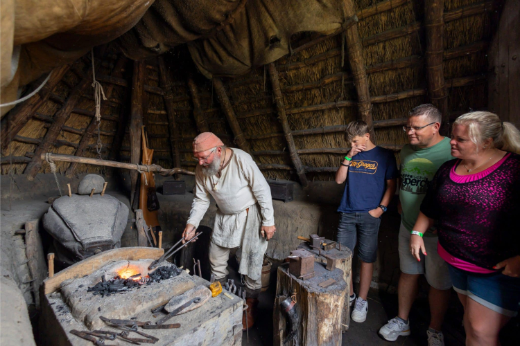 TestTour Denemarken_familie Droogsma_Ribe VikingeCenter_smid