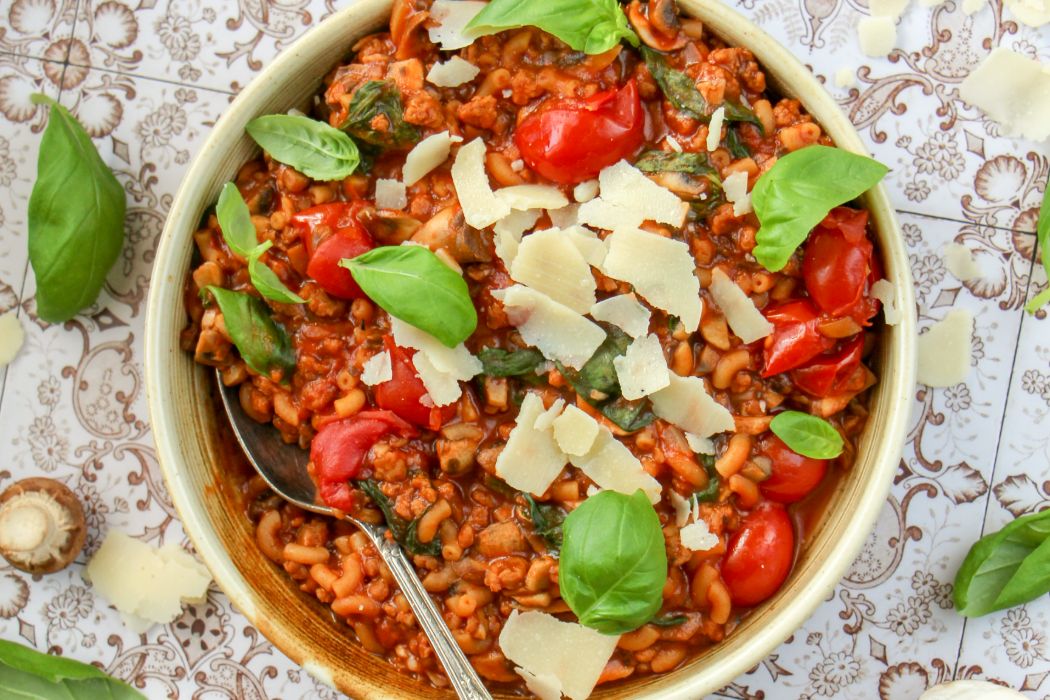 Macaroni bolognese